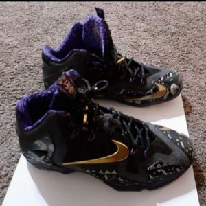 Nike LeBron James (King James Version)